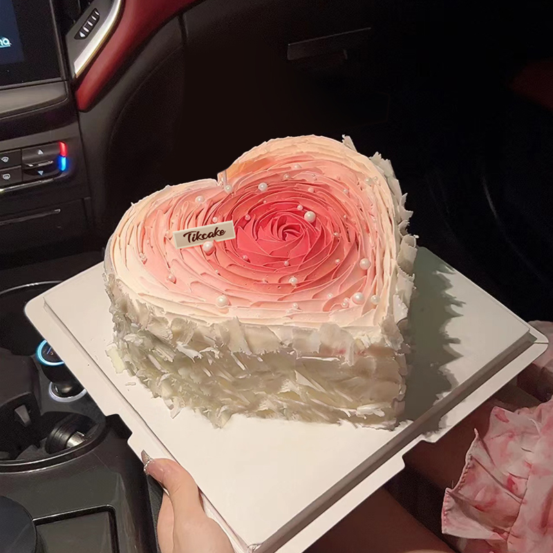 粉色系心形蛋糕