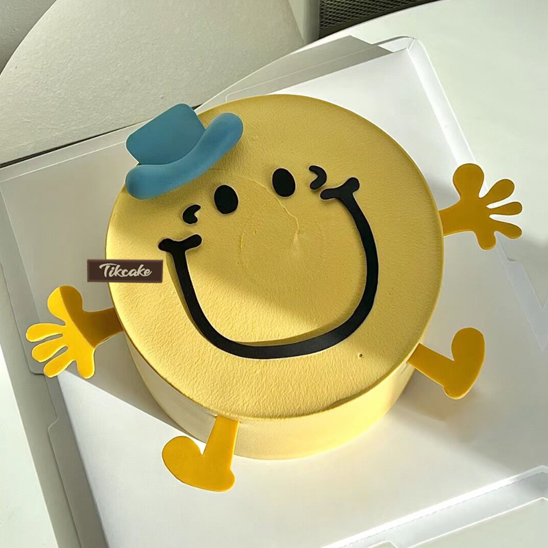 创意笑脸翻糖鲜奶蛋糕