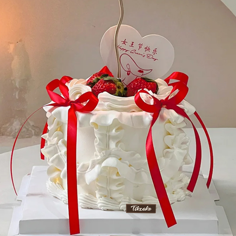三八女神节主题草莓鲜奶蛋糕
