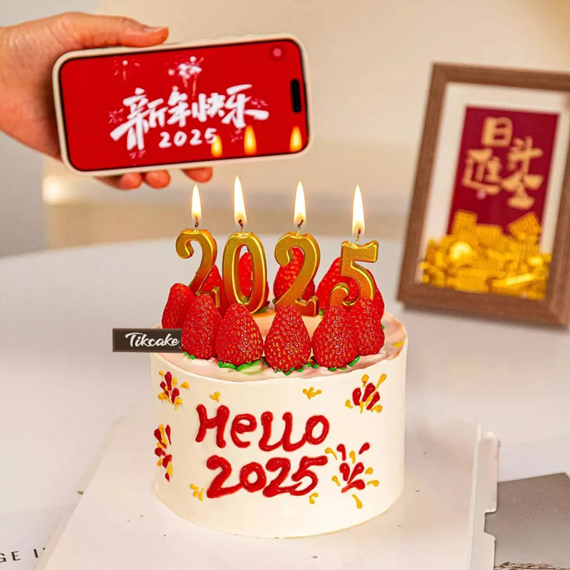 2025新年主题水果鲜奶蛋糕
