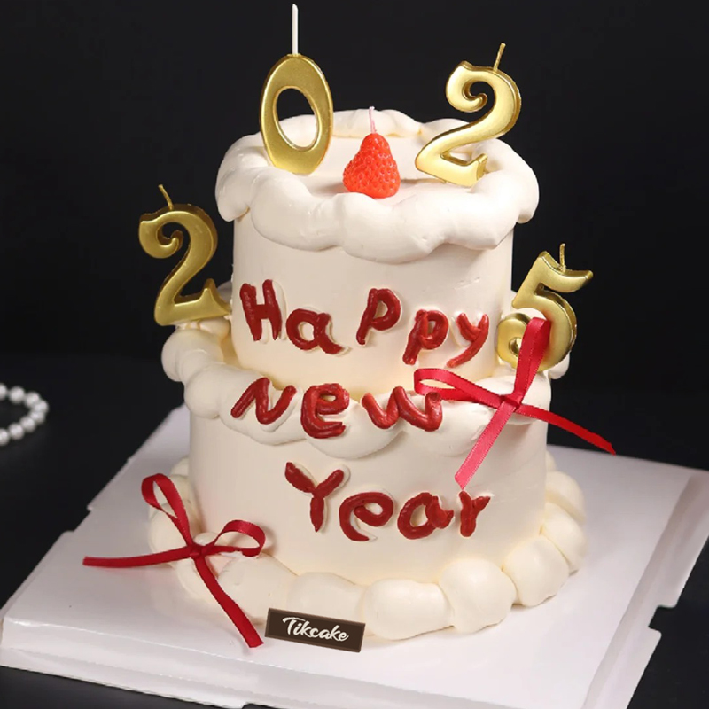 2025新年主题双层鲜奶蛋糕